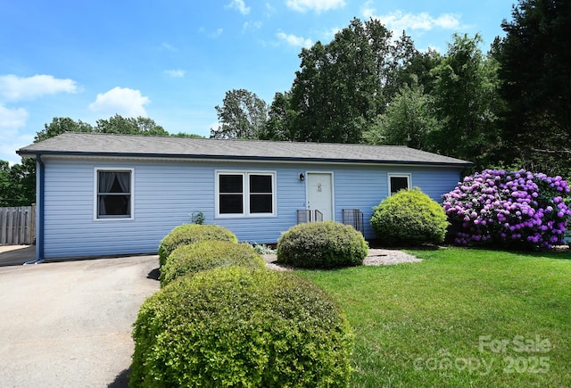 2263 Starbrooke Dr, Newton, NC 28658 - single story home with a front yard
