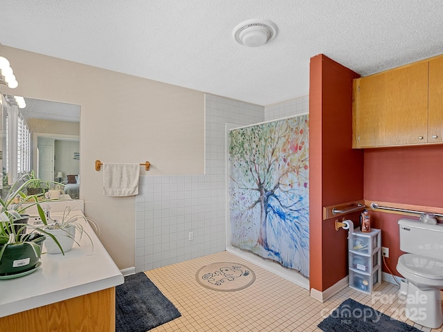 5159 Taxahaw Rd, Lancaster, SC 29720 - full bathroom featuring tile patterned floors, toilet, tile walls, tiled shower, and visible vents