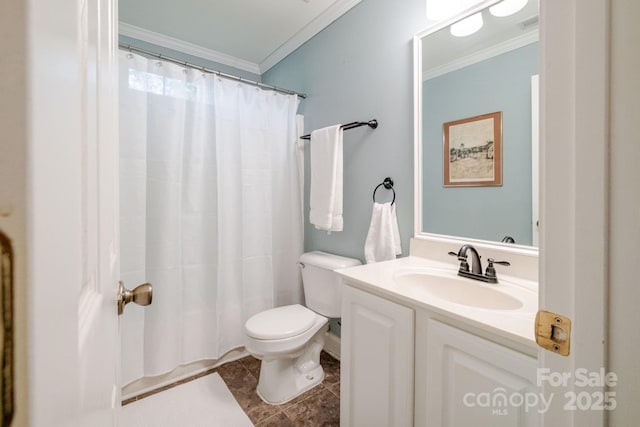 full bath featuring toilet, vanity, ornamental molding, and a shower with curtain