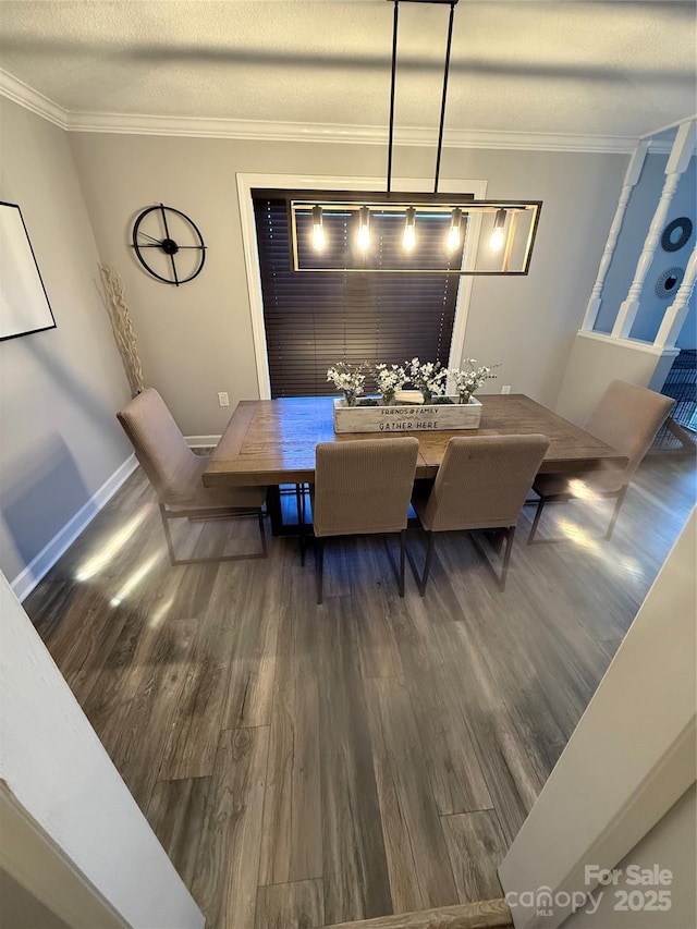 dining area with dark wood finished floors and crown molding