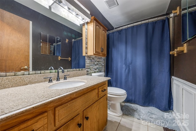 bathroom featuring tile patterned flooring, visible vents, toilet, vanity, and a shower with curtain