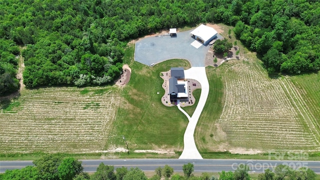 birds eye view of property featuring a rural view