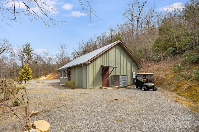 view of outbuilding with gravel driveway and an outdoor structure