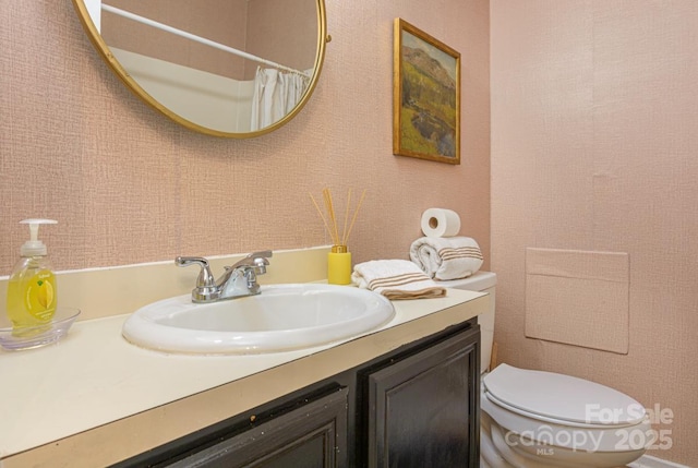 full bath with a shower with shower curtain, toilet, and vanity