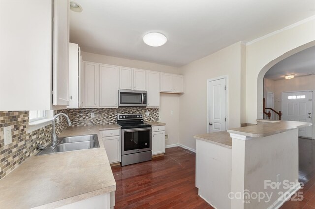 827 Gentlewinds Ct, Fort Mill, SC 29708 - kitchen featuring a sink, arched walkways, tasteful backsplash, and stainless steel appliances