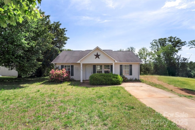 view of front of home with a front lawn