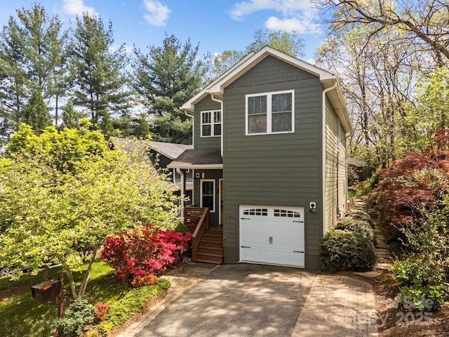 view of front facade with an attached garage and driveway