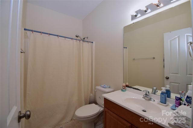 full bath featuring vanity, a shower with shower curtain, and toilet
