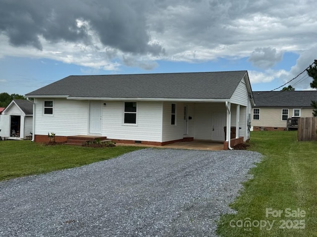 single story home featuring a front yard, gravel driveway, crawl space, and roof with shingles