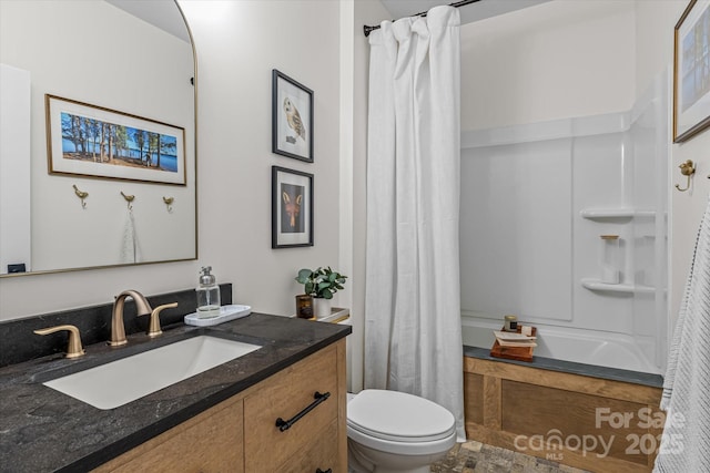 bathroom with curtained shower, toilet, and vanity