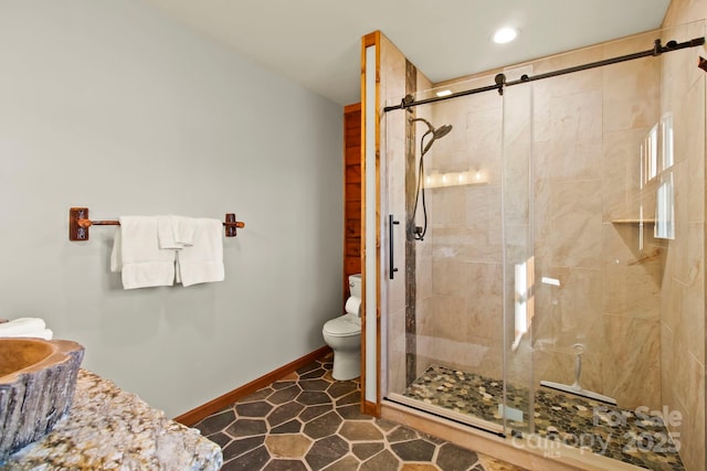 full bath with recessed lighting, baseboards, toilet, and a stall shower