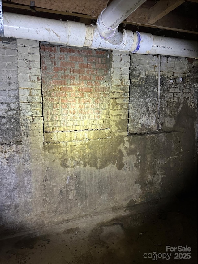 view of unfinished basement