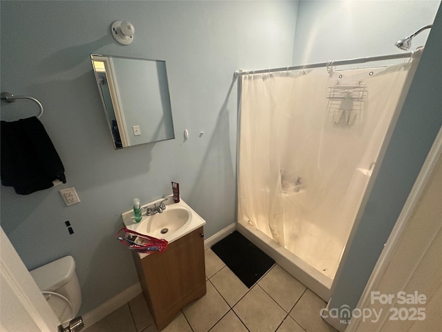 full bath with vanity, toilet, tile patterned floors, baseboards, and a shower with curtain