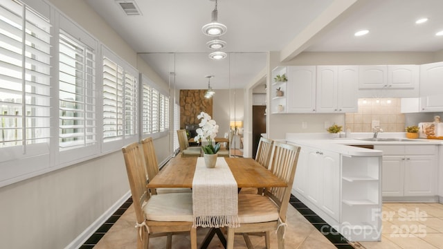 dining space featuring baseboards, visible vents, light tile patterned flooring, and recessed lighting