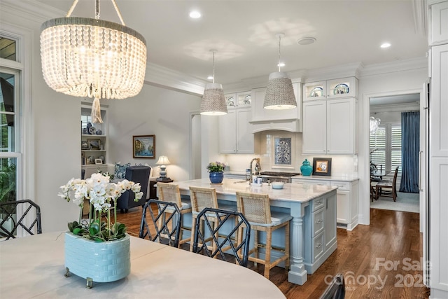 dining area featuring crown molding, recessed lighting, dark wood-style flooring, and a chandelier
