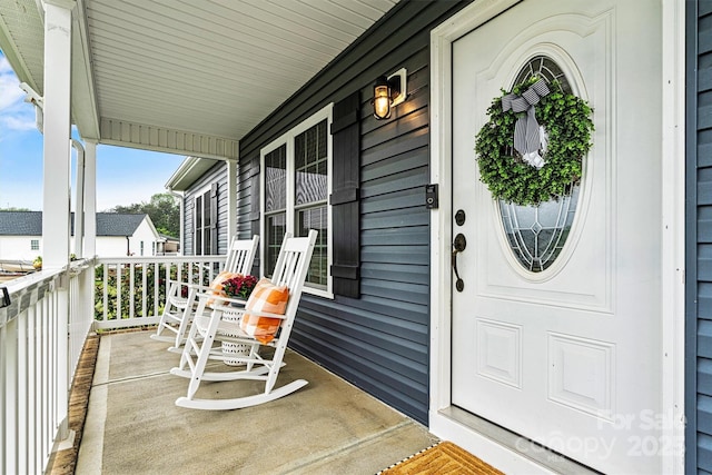 entrance to property featuring covered porch