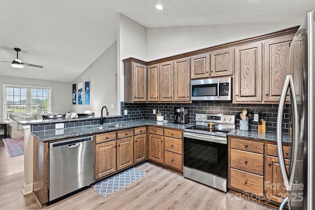 3615 Kimber Ln, Sherrills Ford, NC 28673 - kitchen with a ceiling fan, tasteful backsplash, a sink, light wood finished floors, and stainless steel appliances