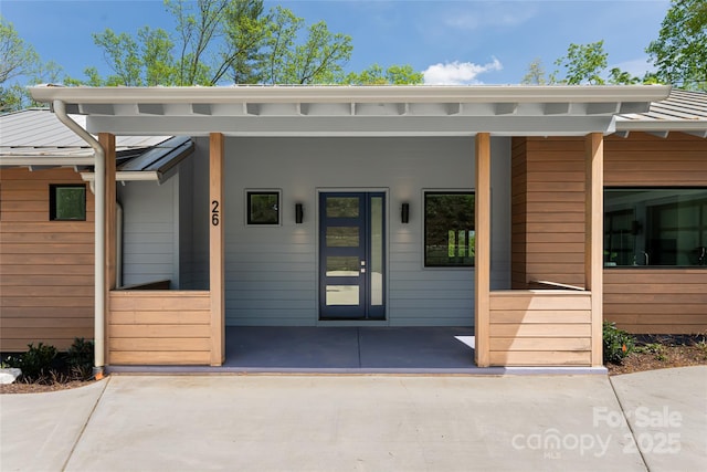 property entrance with covered porch