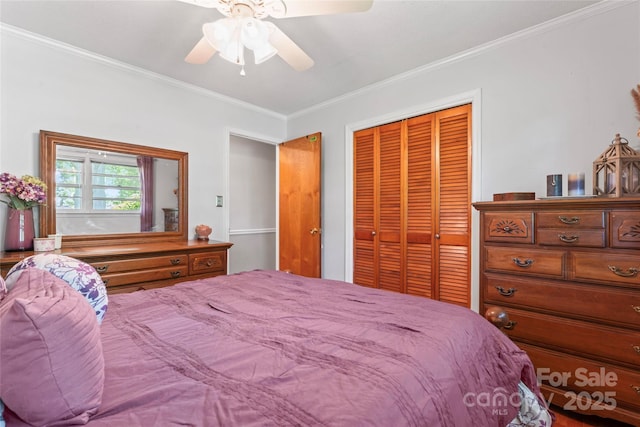 bedroom featuring a closet, crown molding, and ceiling fan