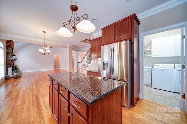 kitchen with an inviting chandelier, stainless steel fridge with ice dispenser, ornamental molding, light wood-type flooring, and washing machine and clothes dryer