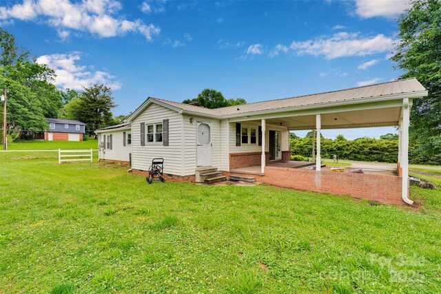543 18th St NW, Hickory, NC 28601 - back of house with entry steps and metal roof