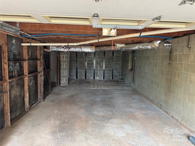 garage featuring concrete block wall