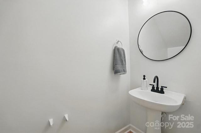 bathroom with baseboards