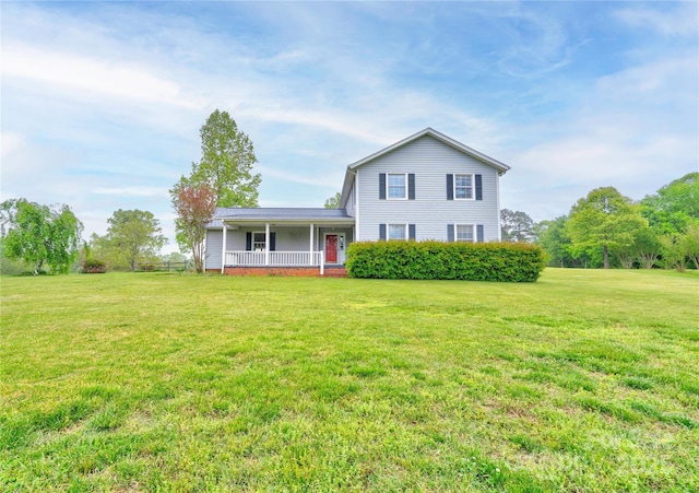 view of front of property featuring a front yard and covered porch
