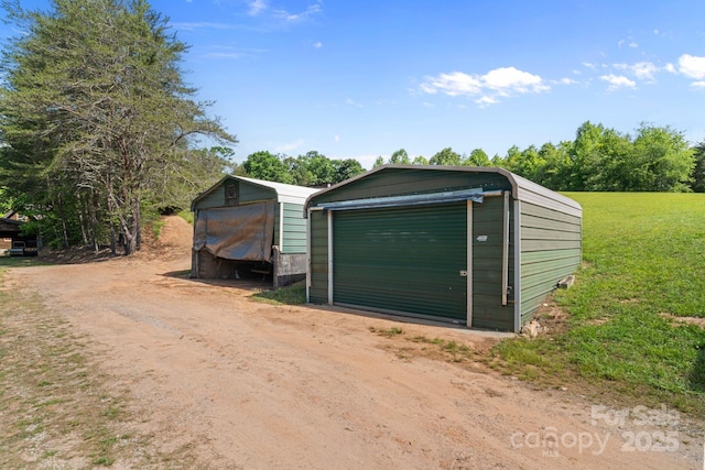 1154 Woodrow Pl, Lenoir, NC 28645 - detached garage featuring dirt driveway