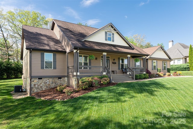 view of front of property with roof with shingles, a porch, a front lawn, and crawl space