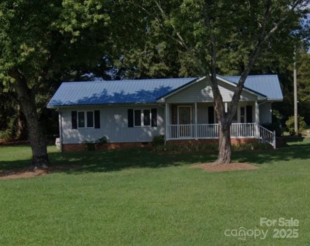 ranch-style home with covered porch, a front yard, metal roof, and crawl space