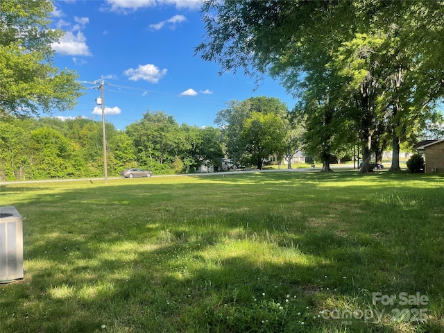 view of home's community featuring a lawn