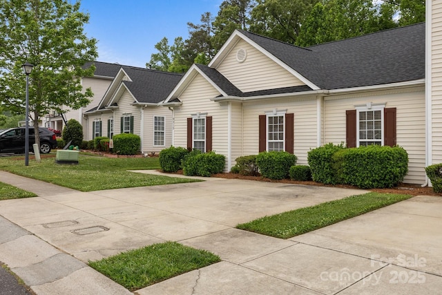 8313 Carob Tree Ln, Charlotte, NC 28215 - traditional home featuring roof with shingles and a front yard