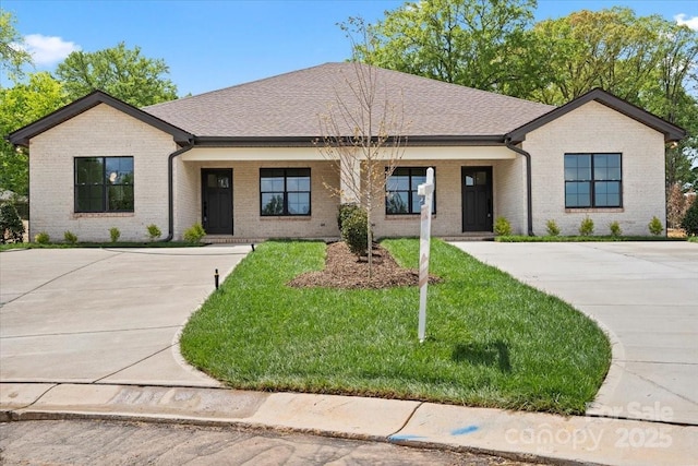 2429/2425 Ellen Ave, Charlotte, NC 28208 - ranch-style home featuring a front lawn and brick siding
