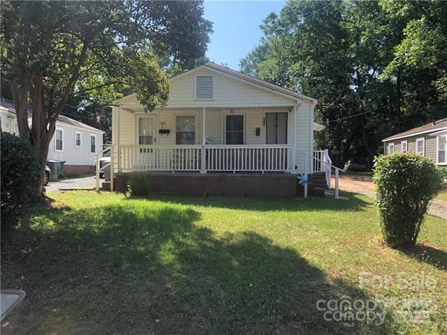 424 Skyland Ave, Charlotte, NC 28205 - bungalow-style house featuring a porch and a front lawn