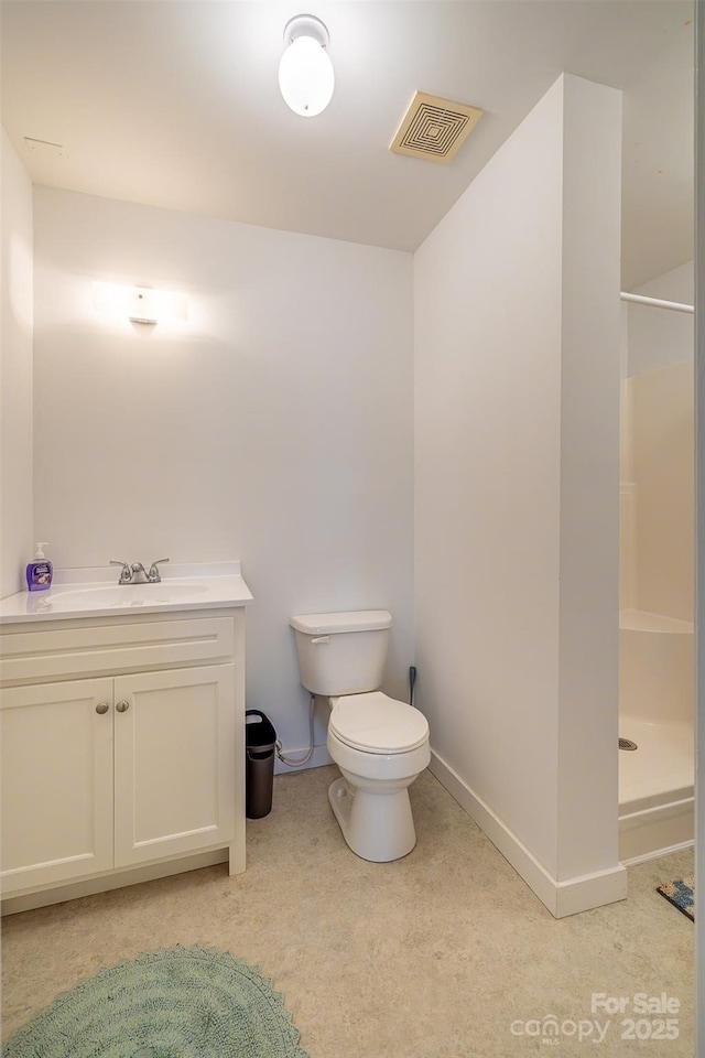 661 Old Chestnut Mountain Rd, Newland, NC 28657 - full bathroom featuring a shower, toilet, vanity, and baseboards