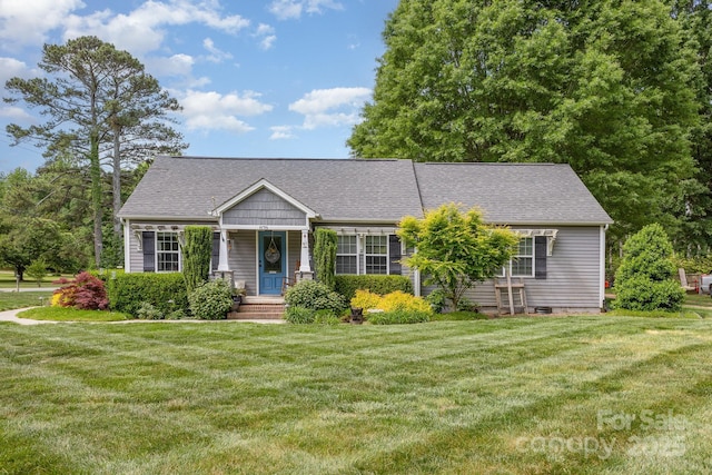 view of front of house featuring roof with shingles and a front yard