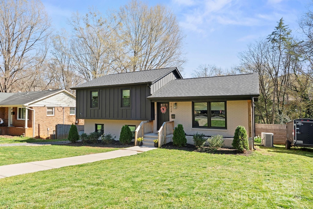 1628 Starbrook Dr, Charlotte, NC 28210 - tri-level home featuring a front lawn, brick siding, roof with shingles, and board and batten siding