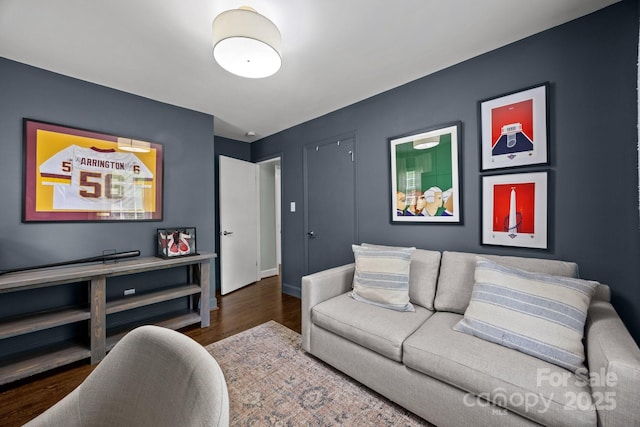 2100 Shadyview Dr, Charlotte, NC 28210 - living area with wood finished floors and baseboards