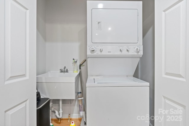 laundry room featuring a sink and stacked washer and clothes dryer