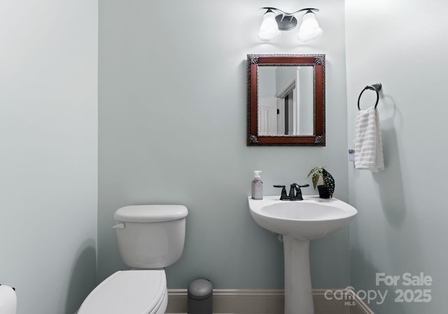 860 Arrow Point Ln, Davidson, NC 28036 - half bathroom featuring toilet and baseboards