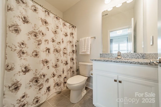 full bath with vanity, toilet, tile patterned floors, curtained shower, and visible vents