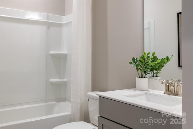 12017 Grinstead Ln Unit 301, Charlotte, NC 28278 - full bathroom featuring toilet, vanity, and shower / tub combination