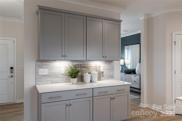 12017 Grinstead Ln Unit 301, Charlotte, NC 28278 - kitchen featuring gray cabinets, crown molding, and light wood finished floors