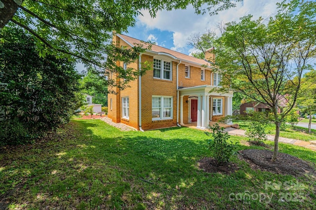 625 2nd St NE, Hickory, NC 28601 - traditional home featuring a chimney, a front lawn, and brick siding