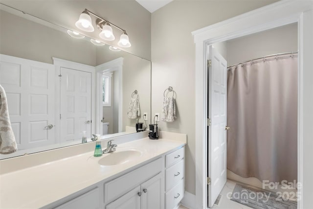 full bathroom featuring vanity, toilet, and a shower with curtain