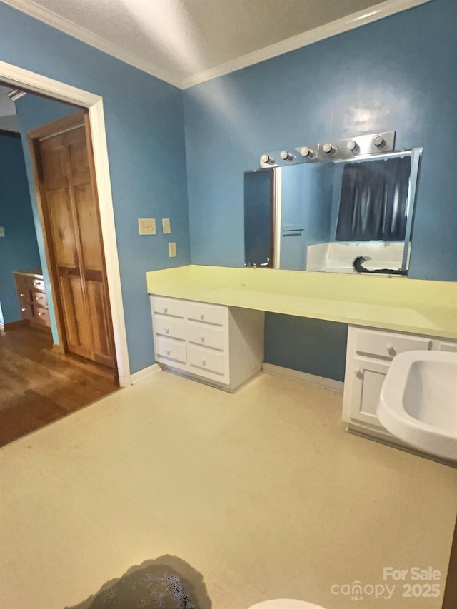 352 Edgemont Dr, Kings Mountain, NC 28086 - bathroom featuring baseboards and ornamental molding