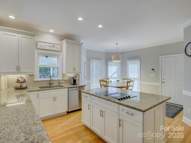 kitchen featuring black electric cooktop, a sink, tasteful backsplash, light wood-type flooring, and dishwasher