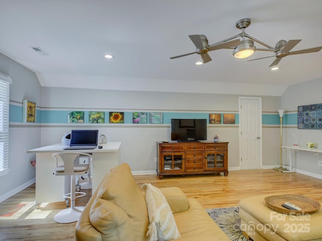 living area featuring a ceiling fan, light wood finished floors, baseboards, visible vents, and recessed lighting