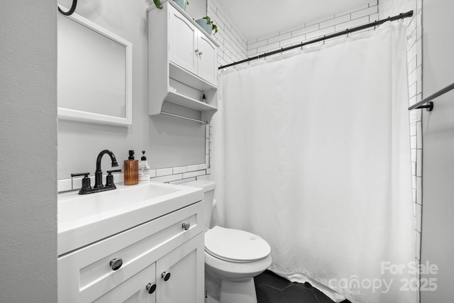 full bathroom featuring curtained shower, toilet, tile patterned flooring, and vanity